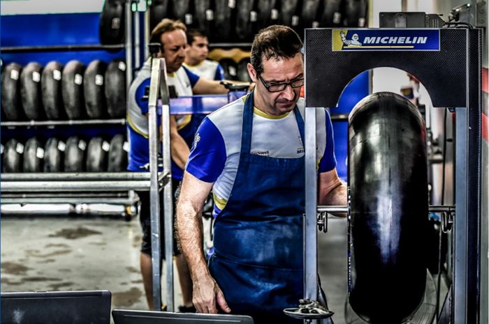 Set ban kering yang disediakan oleh ban Michelin ada 3 tipe buat ban depan dan ban belakang, yaitu tipe soft, tipe medium dan hard.