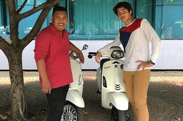 Akbar Ajudan Pribadi dan El Rumi doyan Vespa Sprint