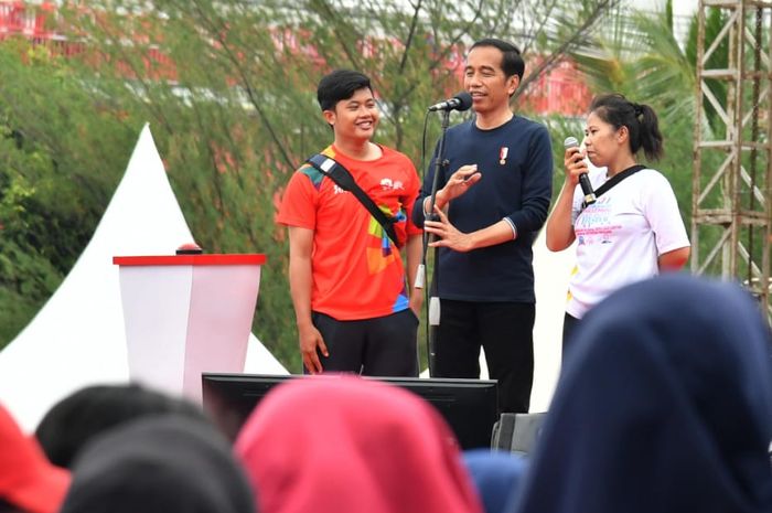 Presiden Jokowi saat hadiri Milenial Road Safety Milenial di Palembang