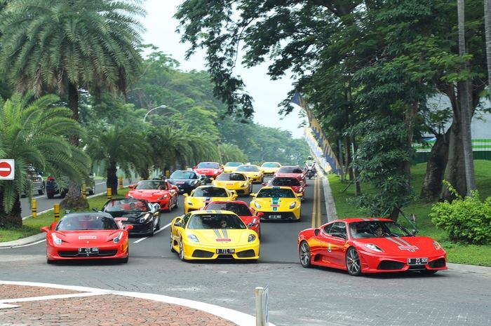 Ferrari Owners Club Indonesia (FOCI) saat FOCI Trans Java Tour 2019.