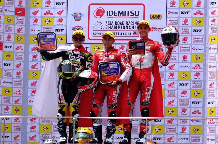 Tiga pembalap Indonesia sapu bersih podium di kelas ARRC Sepang Malaysia
