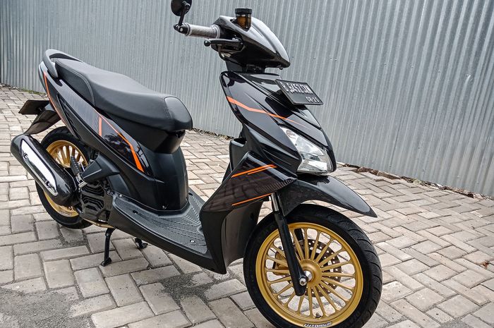 Honda Vario 110 tampil keren dengan part branded