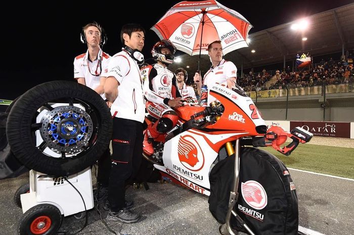 Dimas Ekky Pratama sebelum start kelas Moto2 Qatar (10/3)