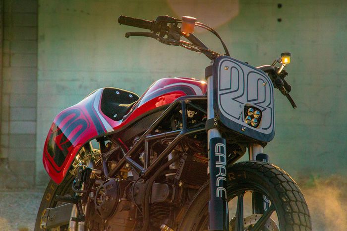 Modifikasi Ducati Monster 900 bergaya street tracker