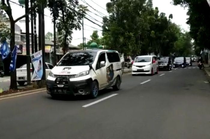 Konvoi bareng Dealer Nissan-Datsun Cinere beserta komunitas pengguna Evalia.