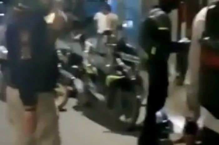 beberapa remaja yang diduga geng motor ditangkap oleh pihak kepolisian Jakarta Timur