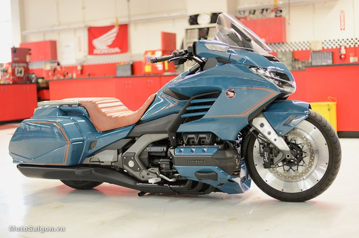 Honda Gold Wing dimodif pakai gaya low rider