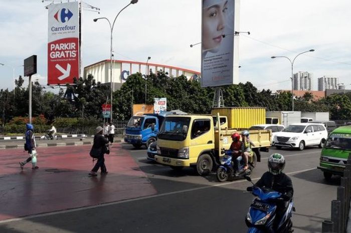 Perempatan Samsat Kiaracondong Bandung disebut punya lampu merah terlama di Indonesia