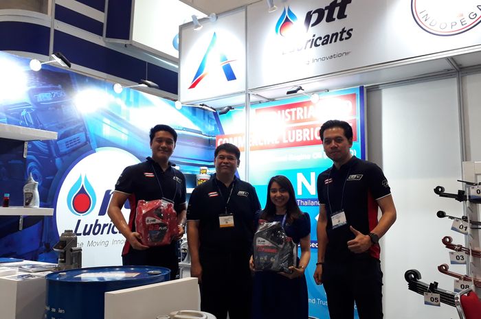 Booth PTT Lubricants hadir pada pameran Busworld South East Asia di  Hall B1C4-03 JIEXpo Kemayoran, Jakarta Utara.