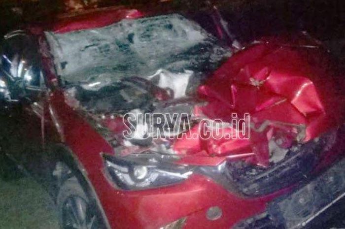 Mazda CX-3 yang ditumpangi putra Bupati Mojokerto non-aktif kecelakaan di tol Ngawi