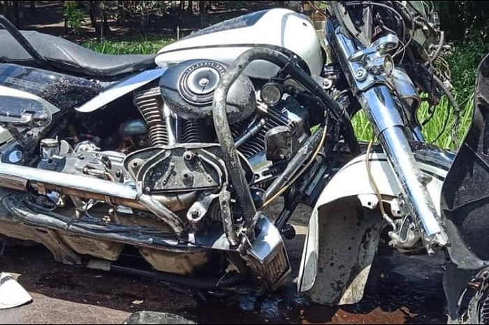 Harley-Davidson hancur usai menabrak seorang petani di Kebumen, Jateng.