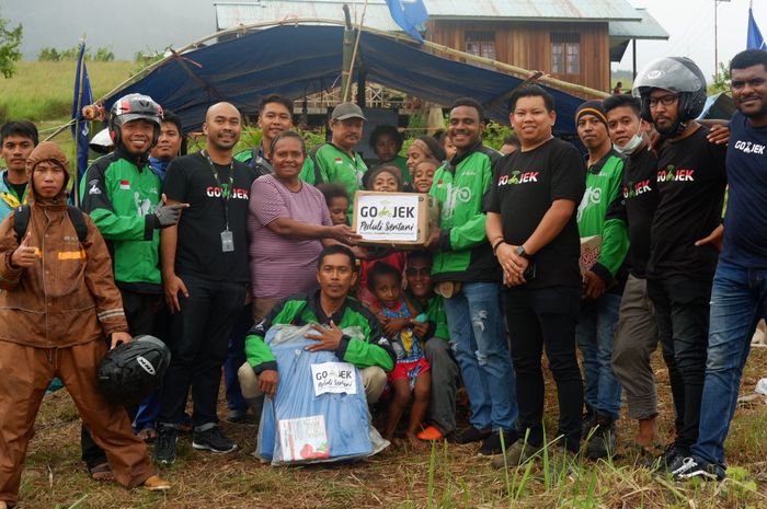 Distribusi bantuan Gojek ke Kampung Doyo Baru, Jayapura
