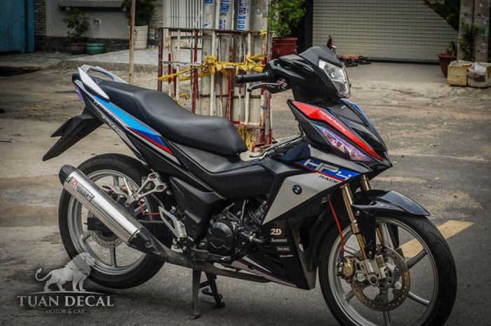 Modifikasi Honda Supra GTR 150 bergaya BMW HP4