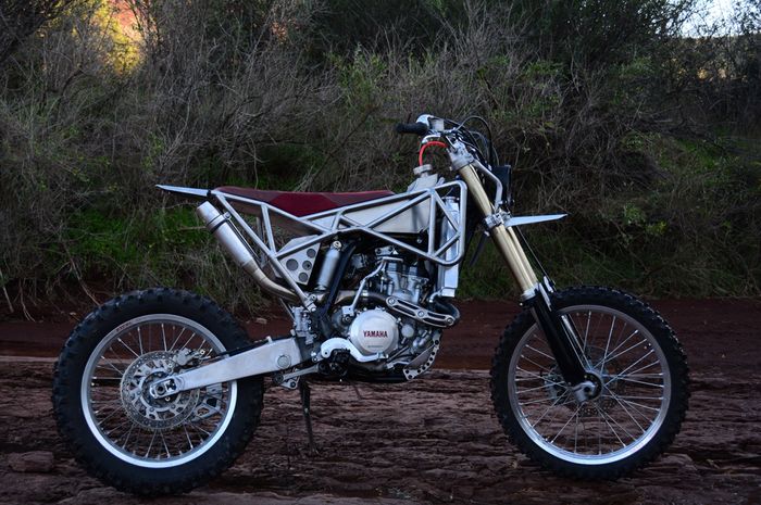 Modifikasi motor trail Yamaha WR450F jadi ekstrem scrambler