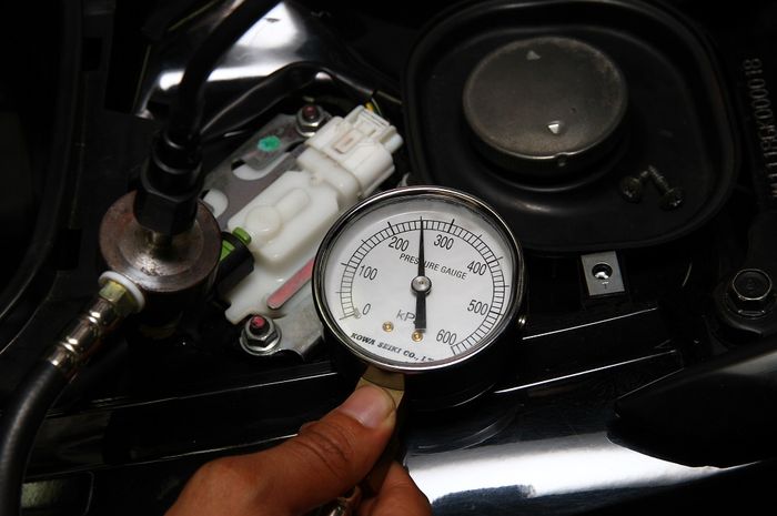 Fuel gauge untuk mengukur tekanan fuel pump