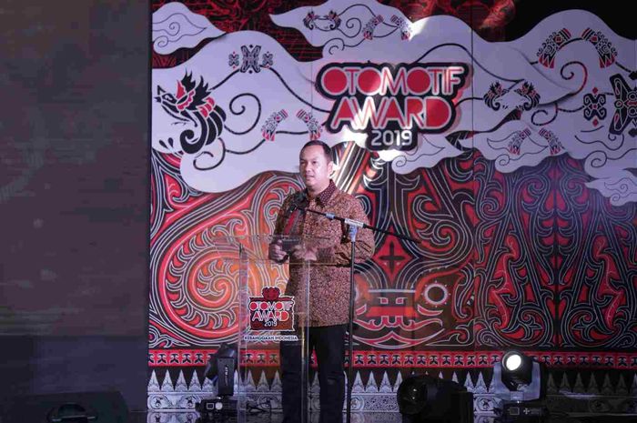 Driver of The Year versi OTOMOTIF Award direngkuh oleh TB. Adhi di Jakarta (28/3)