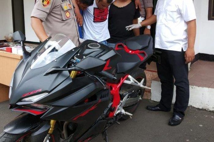 Honda CBR250RR hasil beli pakai uang dollar curian