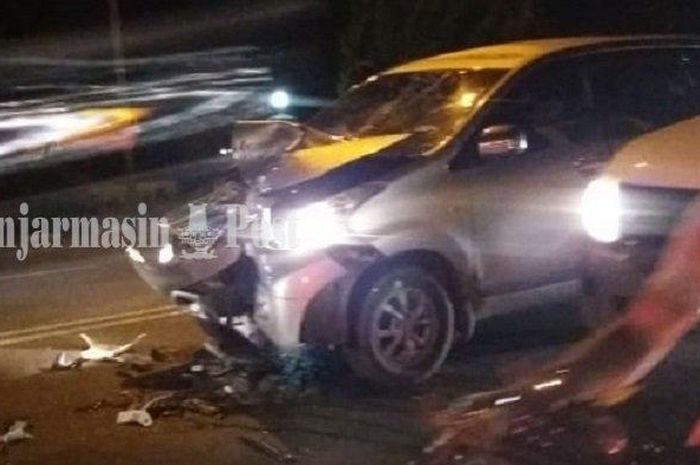 Toyota Avanza ringsek kena imbas kecelakaan tiga motor Jupiter MX, Suzuki GSX-r150 dan Satria f150