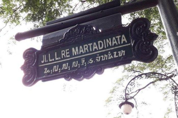 Jalan Riau di Bandung yang sekarang bernama Jalan RE Martadinata