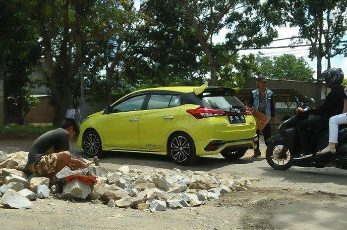 betulin jalan rusak di lampung pakai dana sendiri