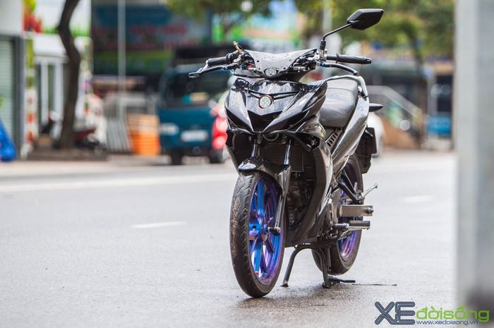 Modifikasi Yamaha MX King 150 berbaju karbon fiber