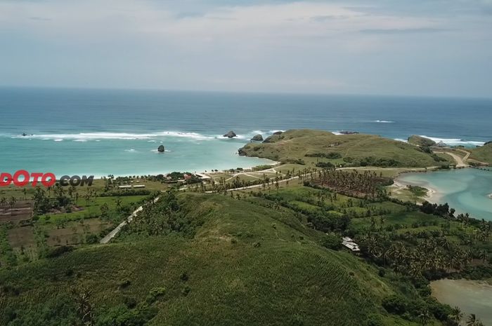 Ini loh salah satu pemandangan sirkuit MotoGP Mandalika. Jadi ingat sirkuit Phillip Island, Australia