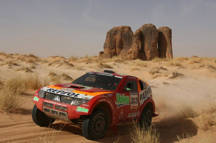 Mitsubishi Pajero di ajang Reli Dakar