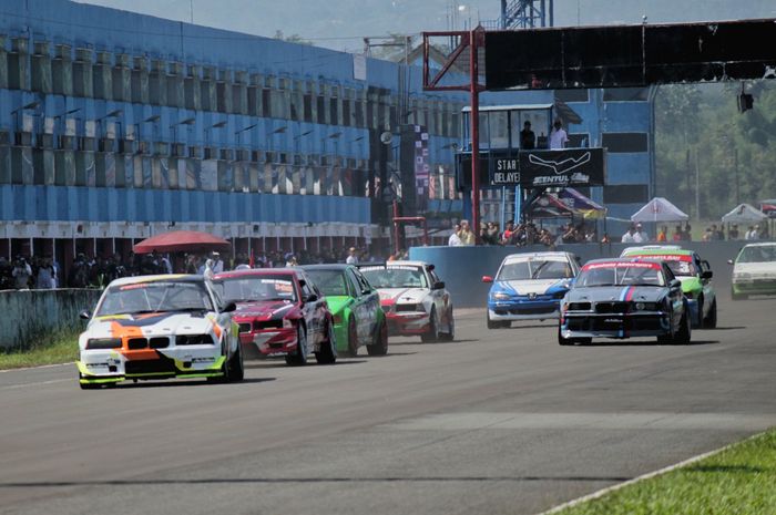 Kejurnas European Touring Car Championship (ETCC) 2000 seri pertama di sirkuit Sentul, Jabar (7/4).