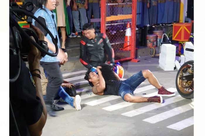 Maell Lee tumbang setelah diajak wheelie Wawan Tembong hehe..