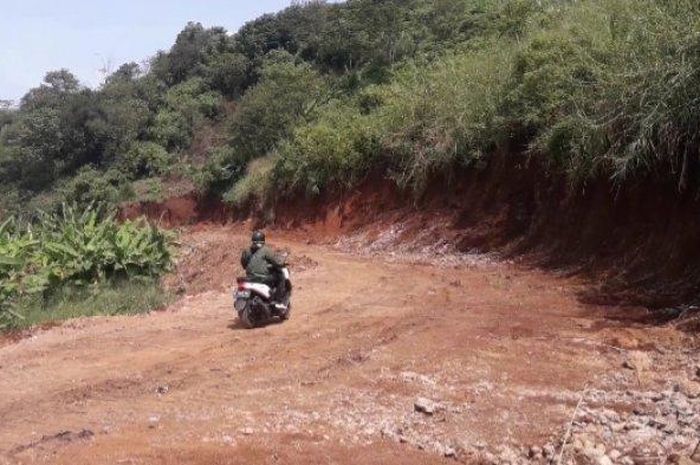 Pembangunan trek off road di Kampung Adat Cireundeu Cimahi
