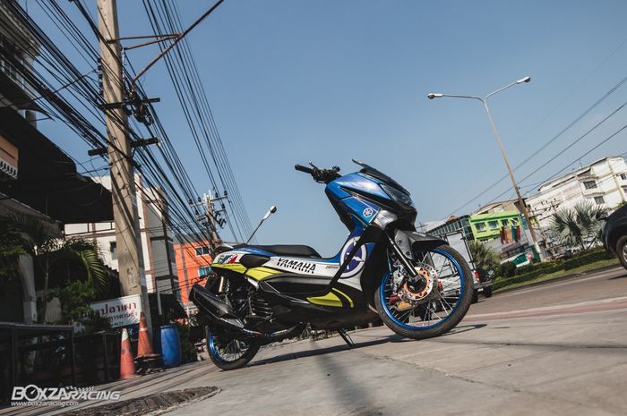 Yamaha NMAX berkonsep Dragbike dengan kaki-kaki kurus