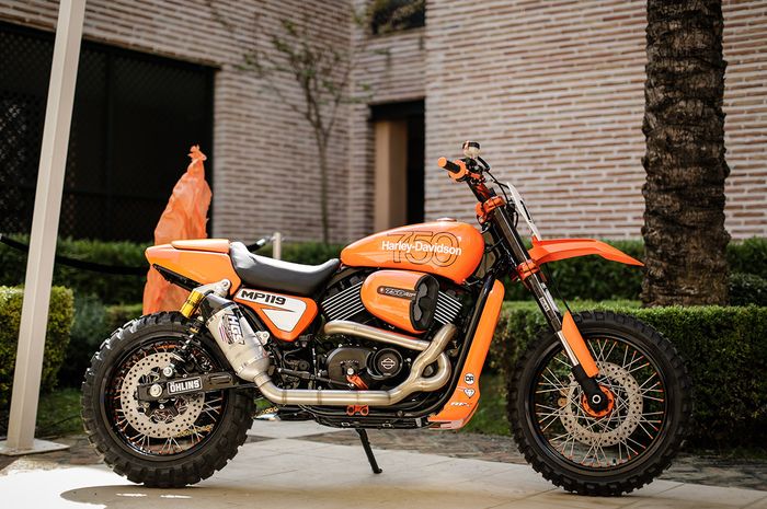 Modifikasi Harley-Davidson Street Rod 750 bergaya motocross