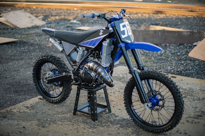 Modifikasi Yamaha YZ125 bergaya dirt bike