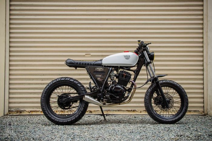 Modifikasi Honda XR200 bergaya street tracker