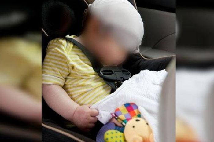 Foto ilustrasi bayi tewas di dalam mobil yang terkunci