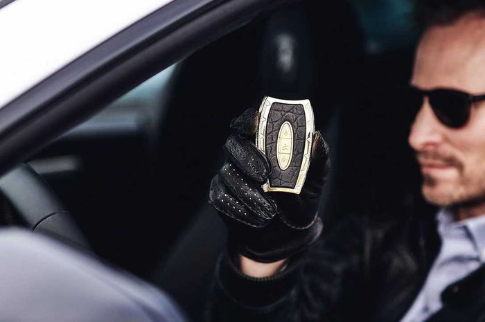 Kunci kontak produk dari Awain yag harganya miliaran