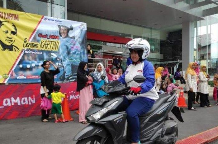 Eak-emak ikuti acara safety riding dari Astra Motor Jateng Semarang