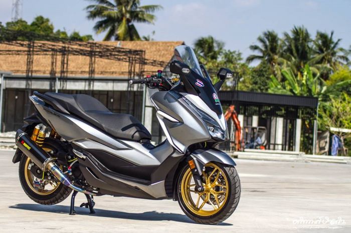 Honda Forza 250/300 makin mewah pakai part-part mahal