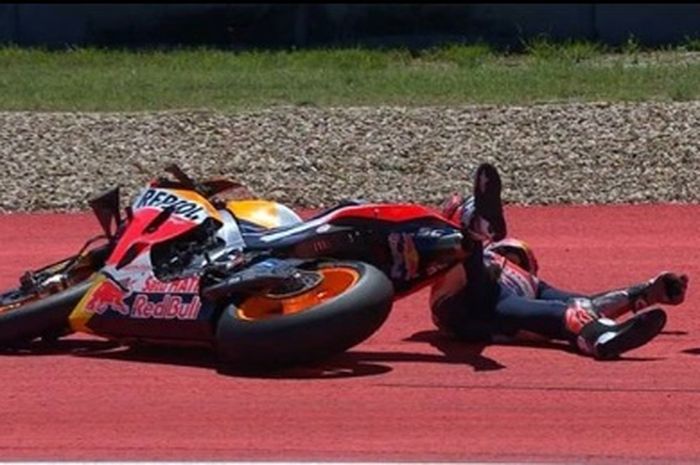 Marc Marquez saat terjatuh di MotoGP Amerika (14/4) dan membuatnya gagal finish dan tidak meraih point