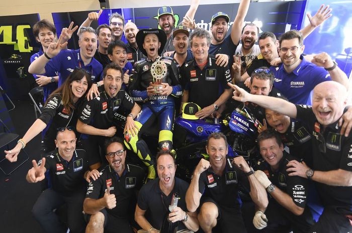 Tim Monster Energy Yamaha MotoGP merayakan kemenangan Valentino Rossi di MotoGP Amerika