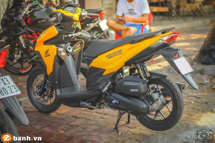 Enggak cuma kepalanya, kaki-kaki Honda Vario 125 ini juga sangar
