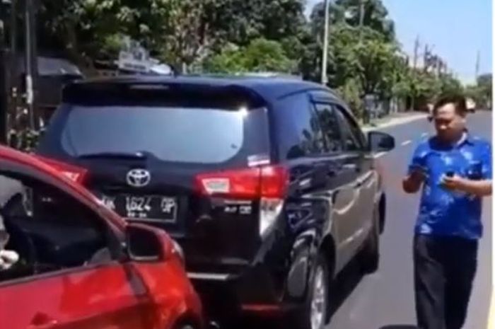 Toyota Kijang Innova rem mendadak akibatkan lima mobiltabrakan beruntun