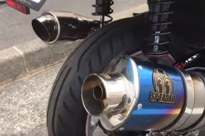Dua silincer knalpot terpasang di Yamaha NMAX