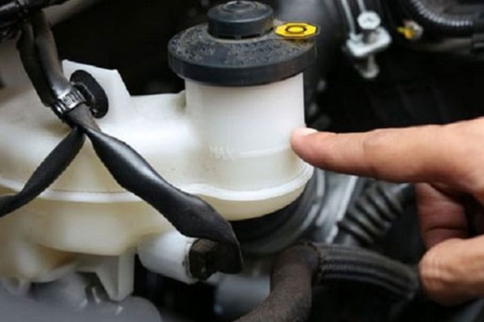 Minyak rem kurang atau habis salah sastu penyebab rem blong