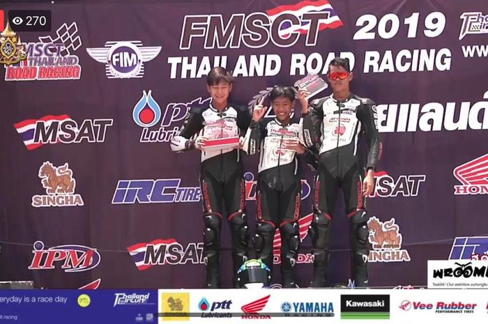 Dheyo Wahyu (tengah) kini jadi pemenangan di race kedua seri pembuka Thailand Talent Cup (21/4)