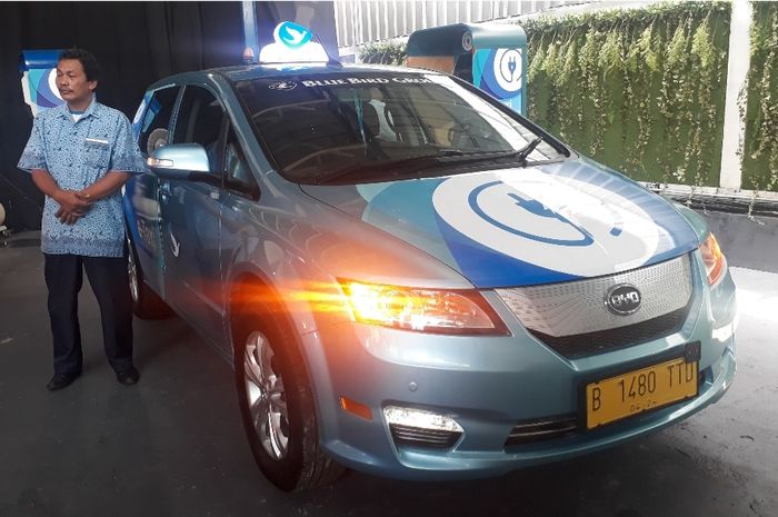 Taksi Listrik Bluebird BYD e6