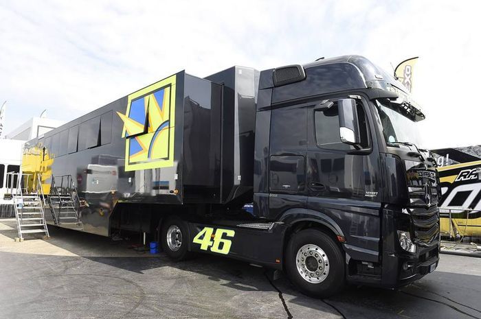 Motorhome milik Valentino Rossi,  menemaninya setiapkali balapan.