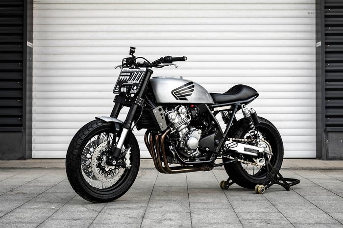 Modifikasi Honda CB400SF bergaya street tracker