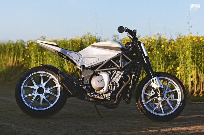 MV Agusta F4 Senna dirombak jadi street tracker