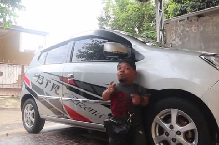 Ucok Baba dan Daihatsu Ayla modifikasinya